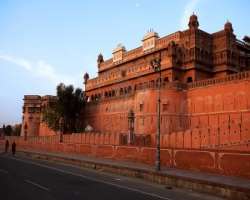 The fort is among of Rajasthan forts not built on a hilltop.